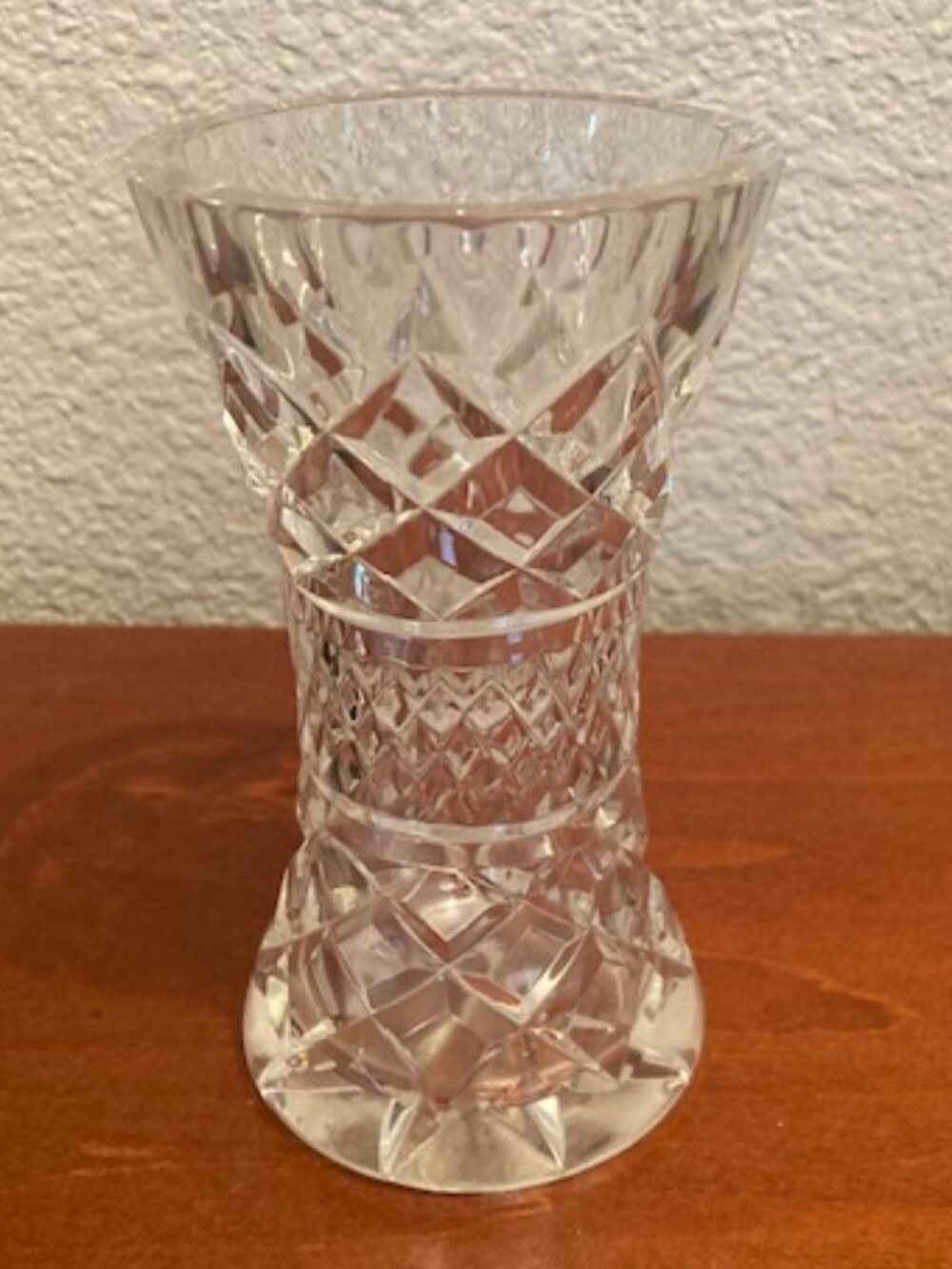 ✨ Vintage Diamond‑Cut Glass Vase